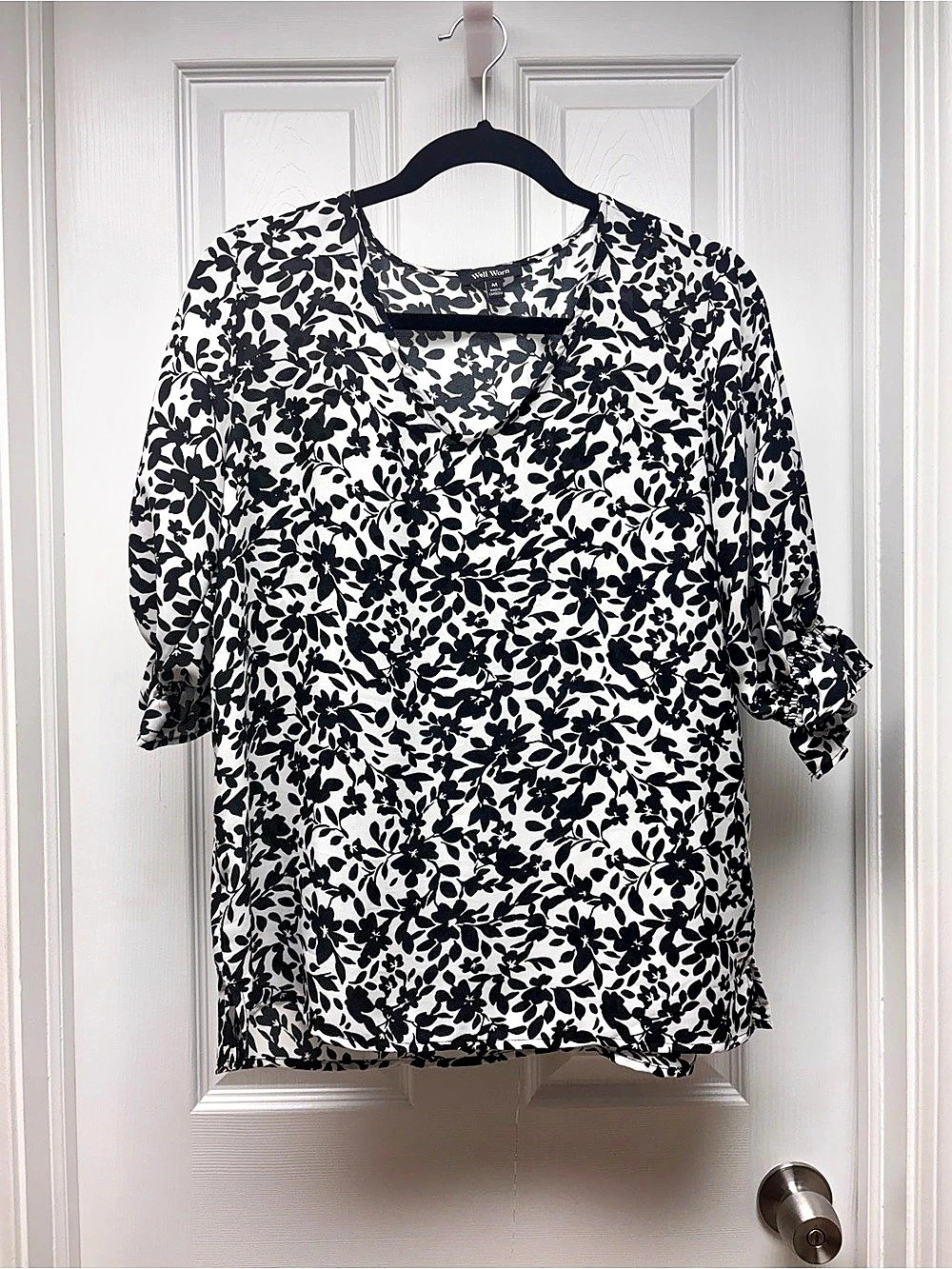 Well Worn Women’s Medium Black & White Floral Blouse Ruffle Sleeves